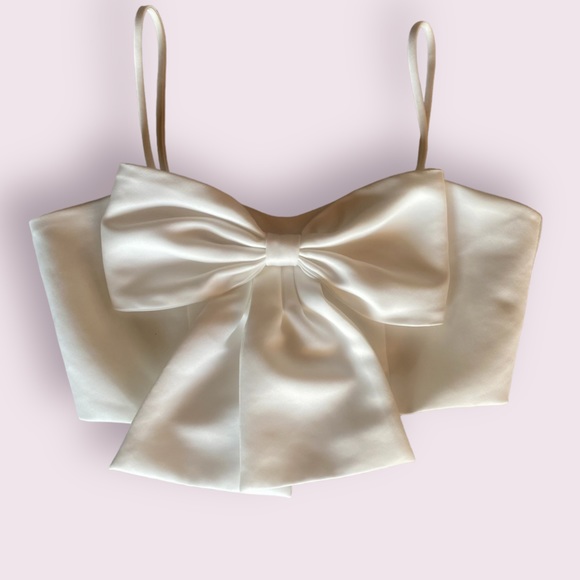 No Brand On Garment Tops - Beautiful White Satin Bow Top Bridal Engagement Wedding Excellent Condition!